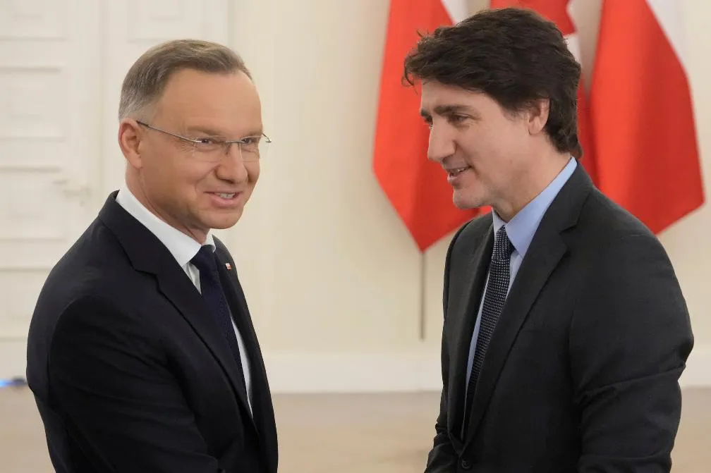 e3276bd247a14dc991b47d57ed8ef790_main_poland_canada_77006