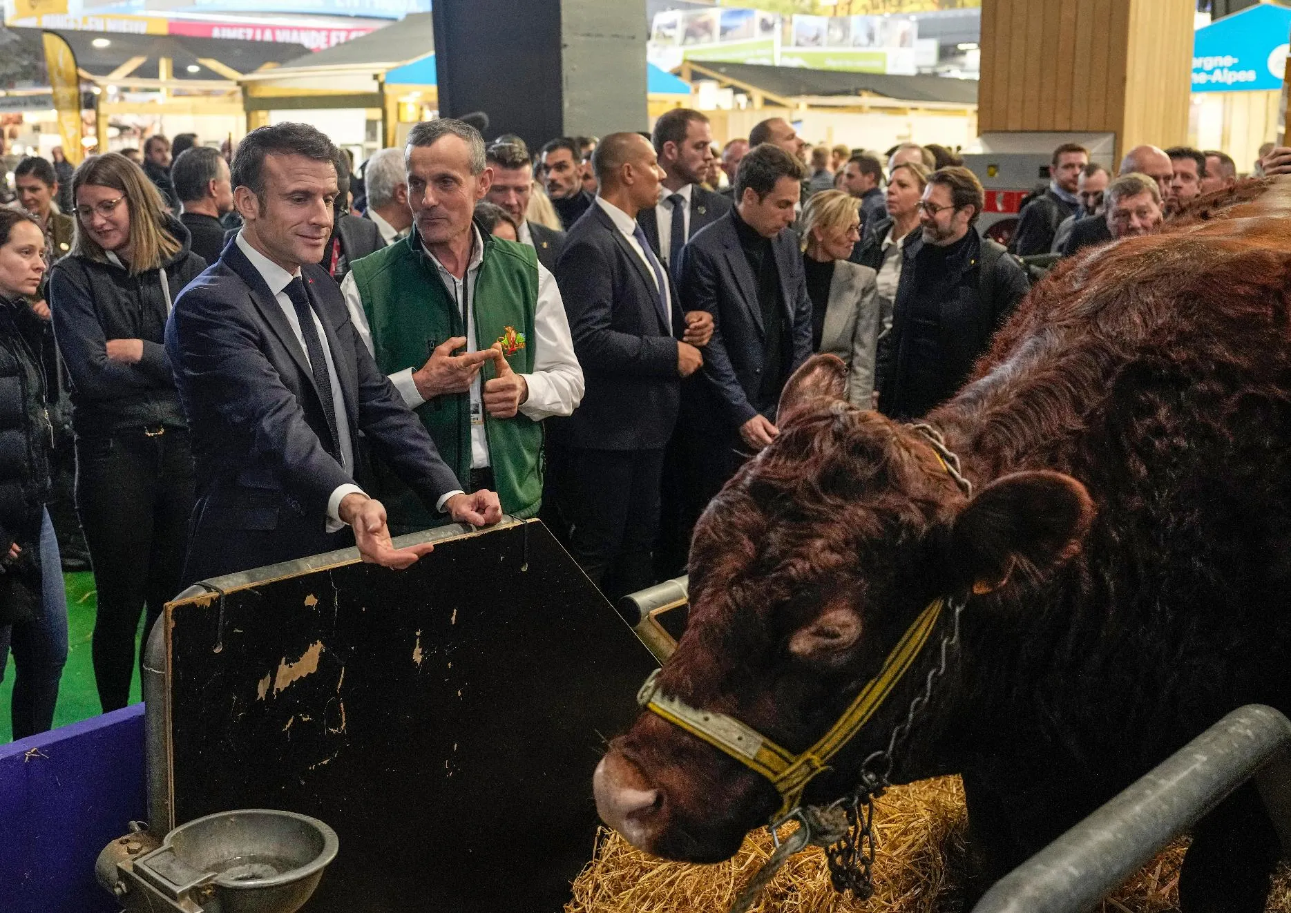 f7ad1cd3387f494d8fa97f9eafb2818f_main_france_agriculture_fair_88052