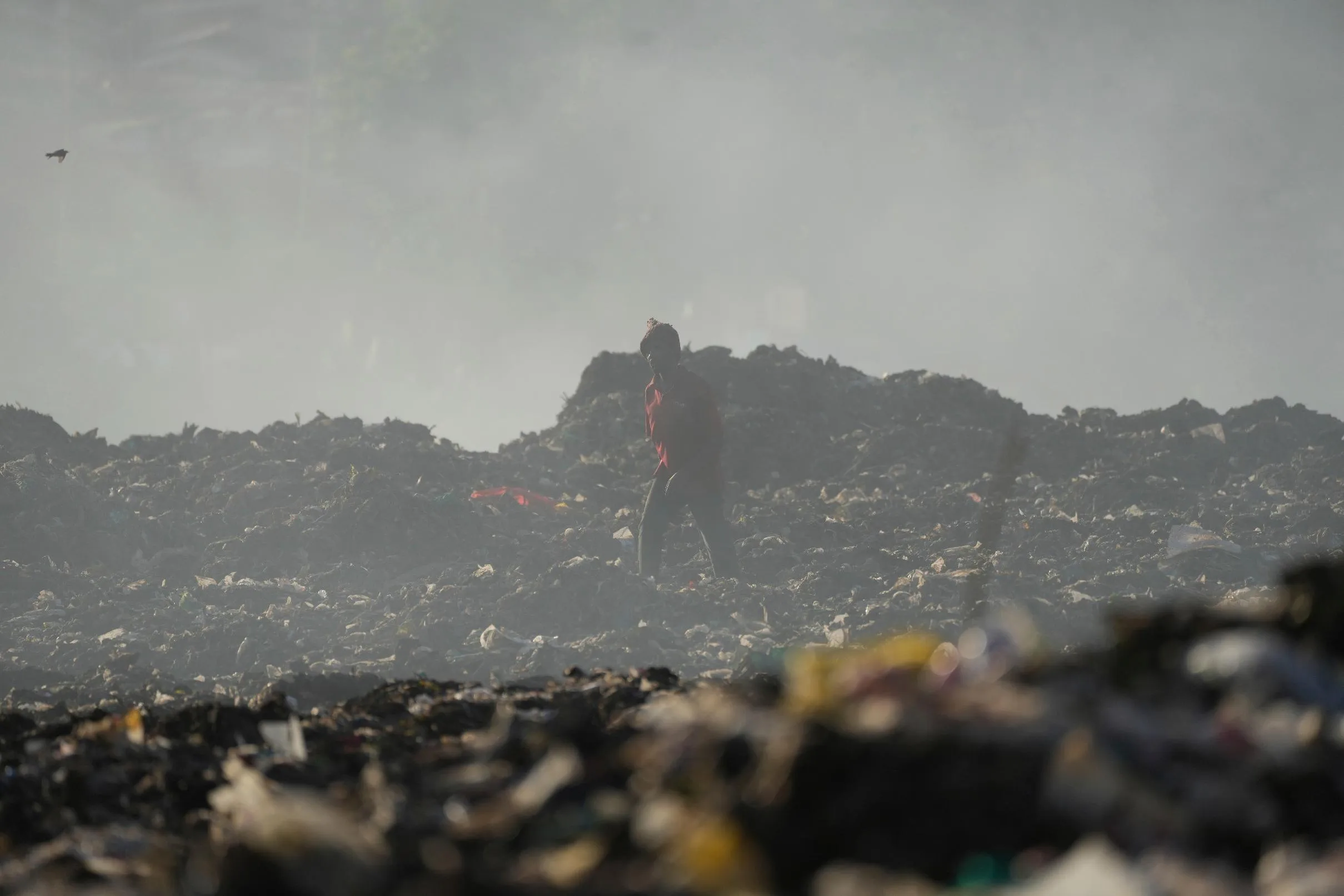 86d14e24d8374a07946bf0e2919a9eb2_main_un_electronic_waste_68572