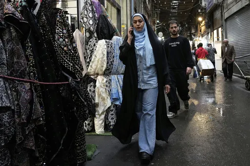 433978d811e14d249dacdc8ea2f93f3f_preview_iran_currency_crisis_07377