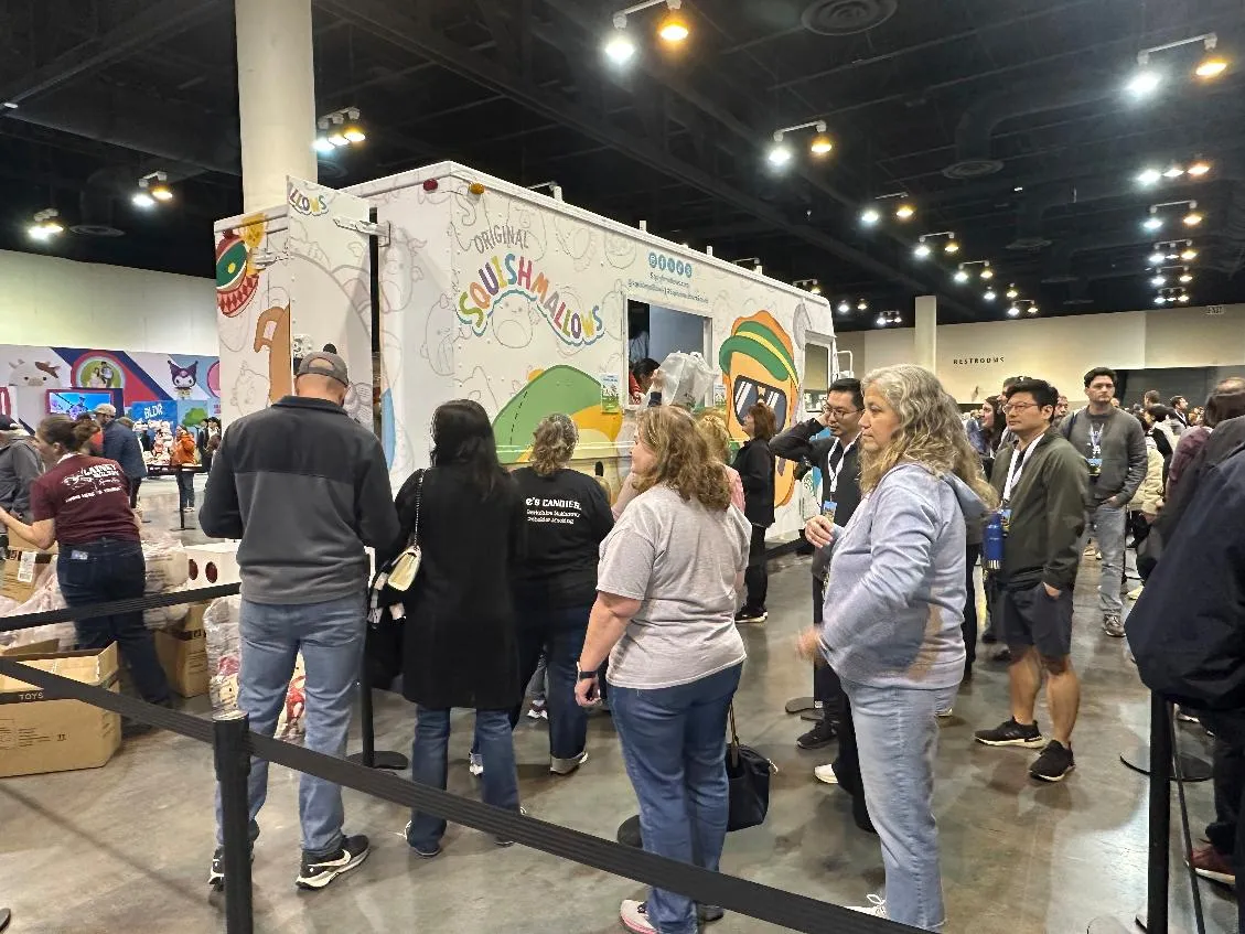 2b29a240781c46debf4b26237358b25a_main_berkshire_hathaway_shareholders_66899