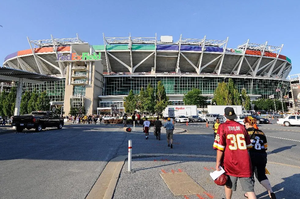 fdd5e0445fae441d87240a31711e3b8f_main_commanders_fedex_field_68716