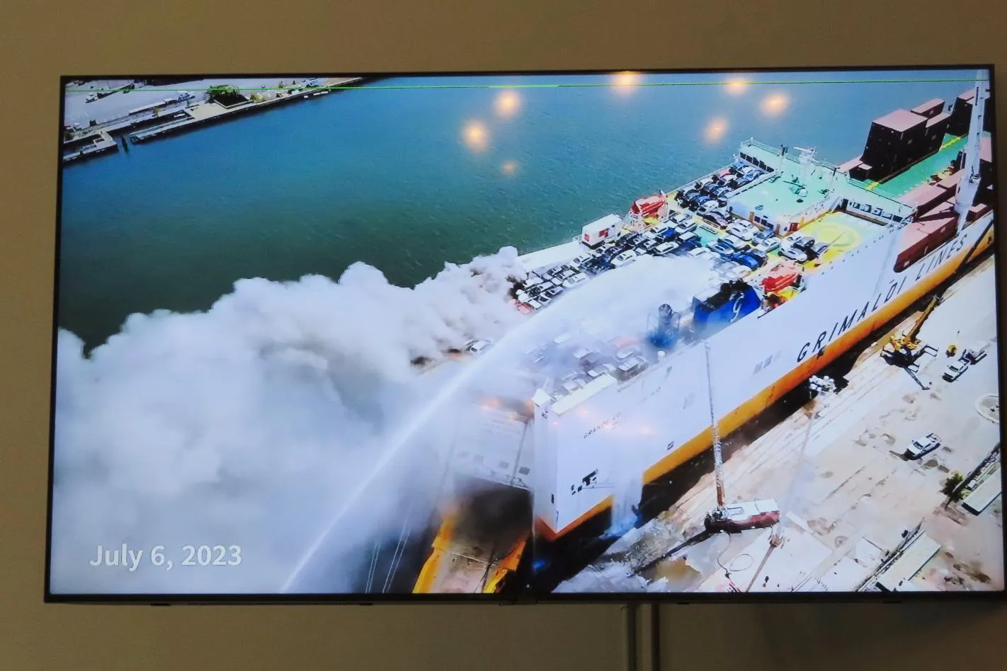 1f367e508b45401eb27609f353dc1fb3_main_fatal_cargo_ship_fire_22592