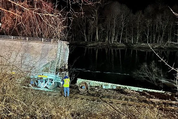 51f55f5acc6e42ce877340e03b88d086_main_train_derailment_new_york_98884