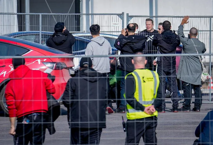 6ca86f8aac0743eb80ef451ae5f76eb8_main_germany_tesla_musk_23085