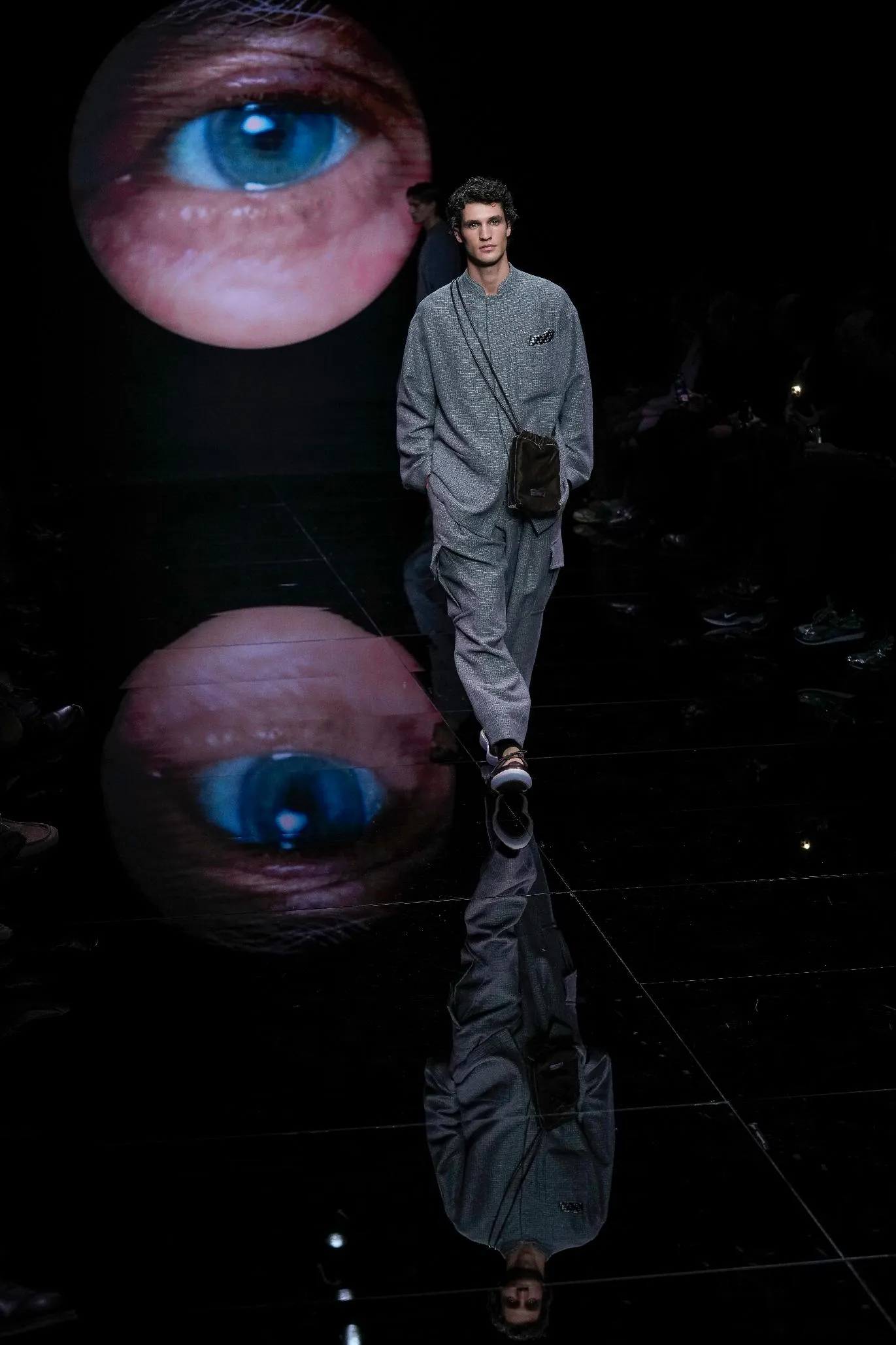 49f869c1103b47828f1663dcb2eb5a9e_main_italy_fashion_f_w_24_25_giorgio_armani_12315