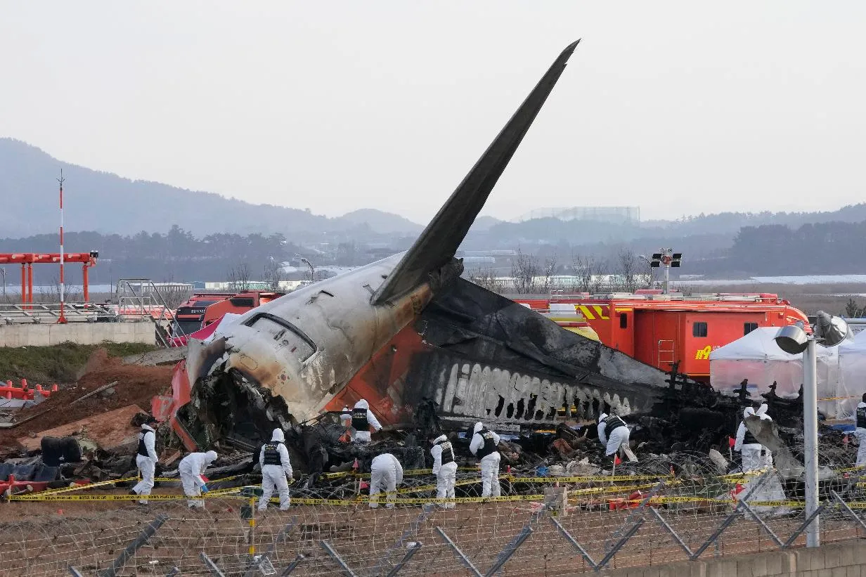 56c7e6bceb314a279390720dde9615ba_main_south_korea_plane_crash_16792