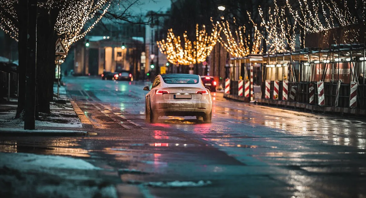 IsTeslaagoodinvestment_-Hero_beb5881ff5bd4ec064efbf351119febd_2000