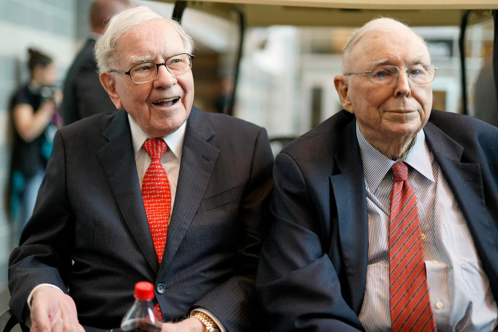 5c11bf879ac844eaab798b14b1e0197f_main_warren-buffett-letter_35341