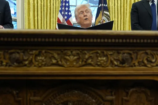 f42e3e3a5c25407fa72b3ca3fa75549d_preview_trump_07160