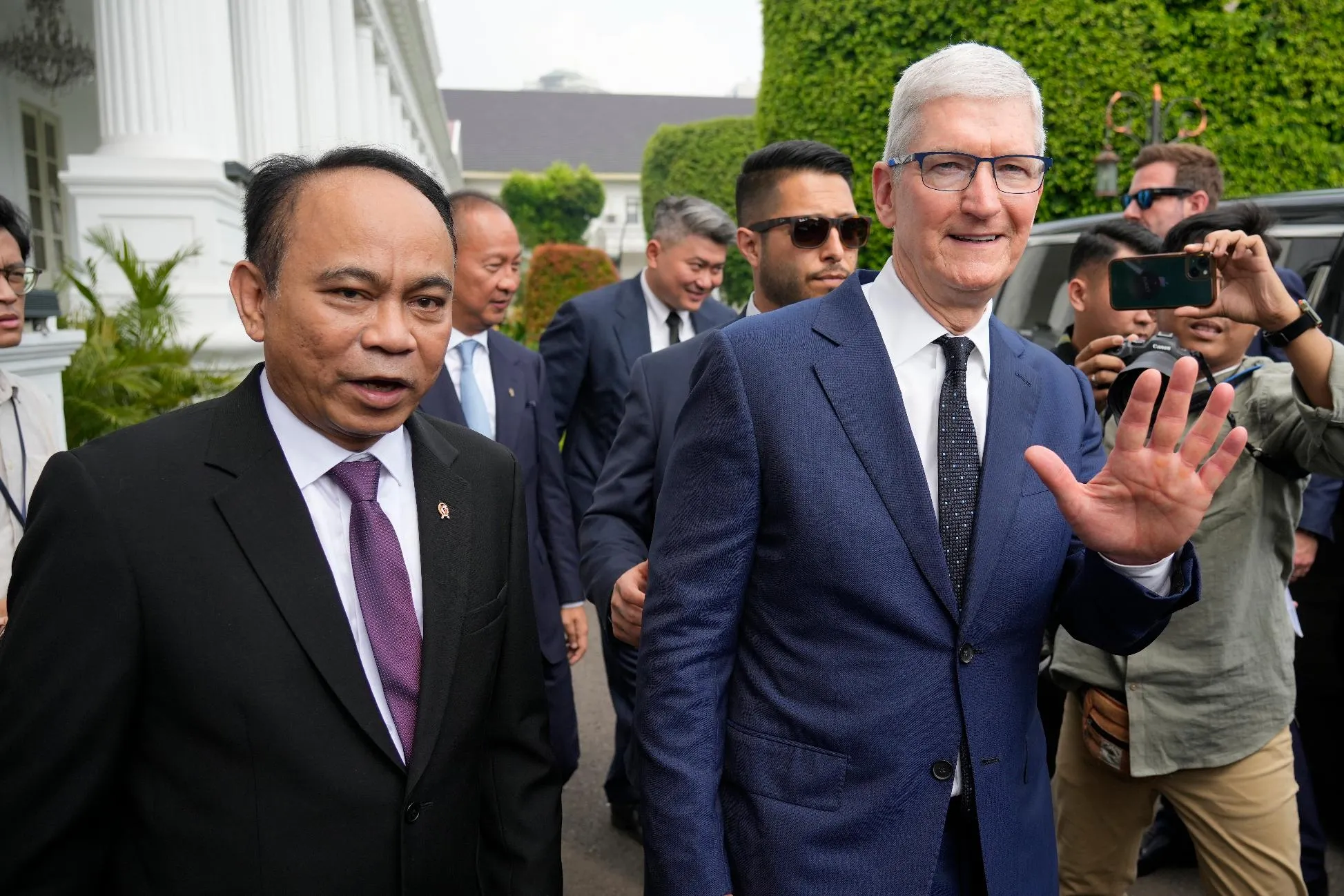 da20cc79575e4cde9f64a5bc47eaba7b_main_indonesia_apple_36602