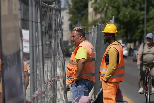 6b993a89f4844da2a9b3a71211ec66e4_preview_italy_extreme_weather_heat_36155