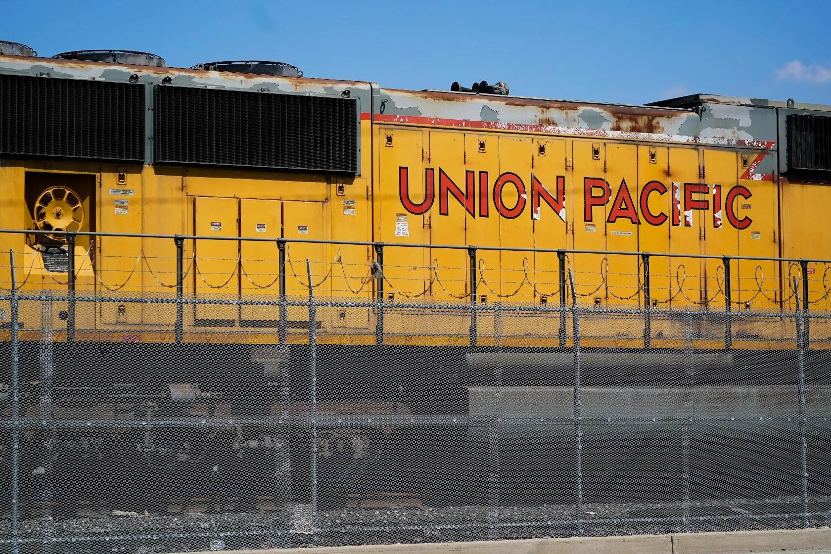 a81406e7a12c4b42b945e7c614b3bd82_main_earns_union_pacific___11264