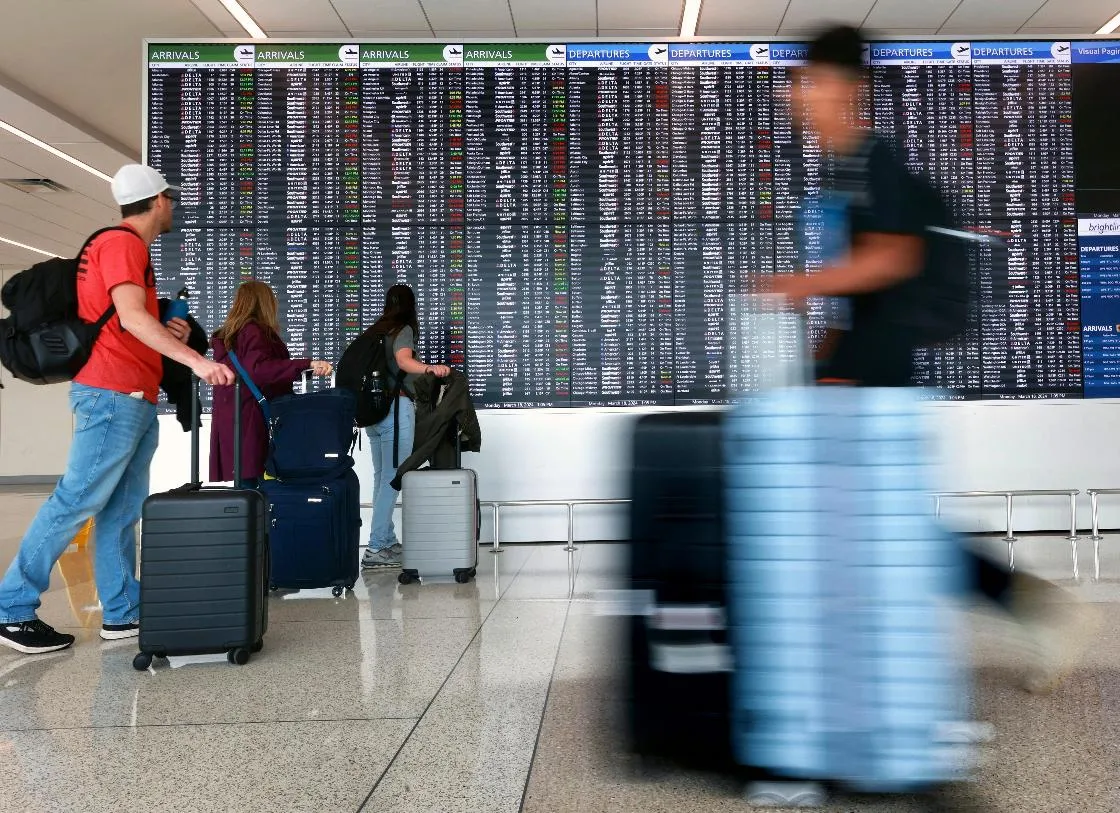 186acdeebde9458ea08e4f710735eb9f_main_airlines_fees_lawsuit_66494