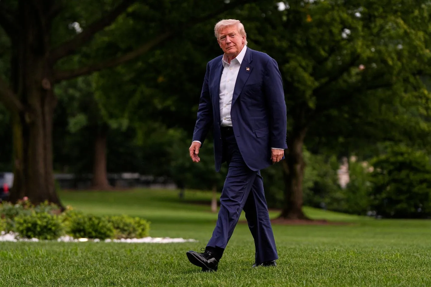 fff02c61ed054b199e84dd2663c28902_main_trump_34851