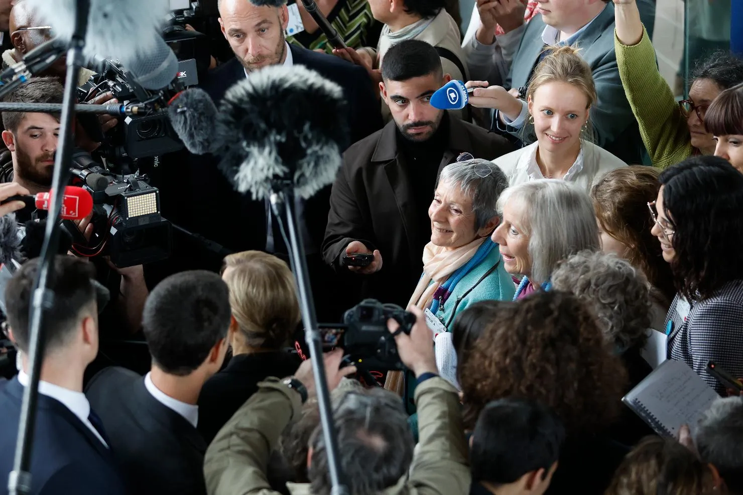 b4f3668bed5a43af9795e5ca6b4093f7_main_europe_climate_lawsuits_11304