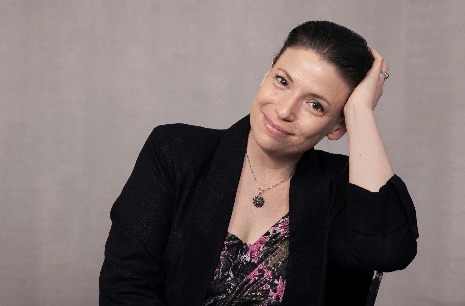 7f2c554b10f54b988c570285cfbbacee_main_julia_whelan_portrait_session_88326