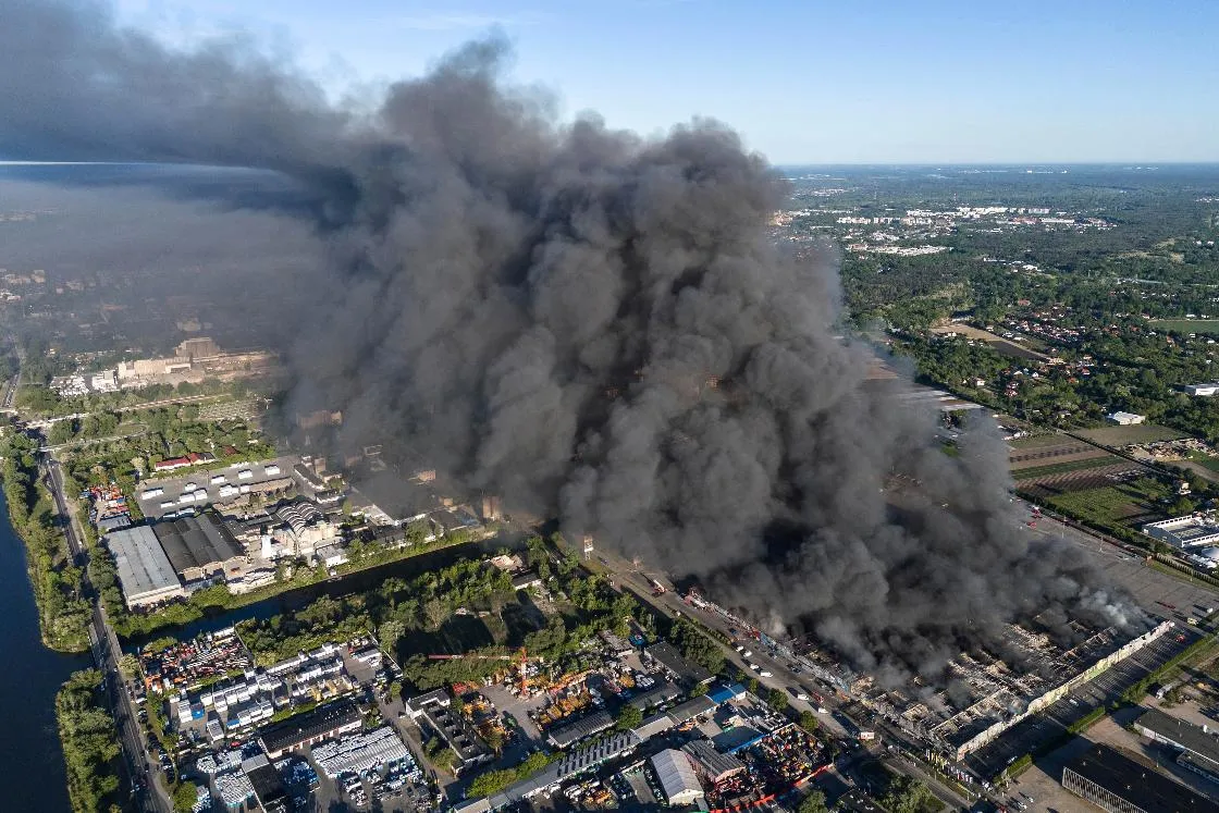 fb31e4ec019f4df88b0b880e35fa88eb_main_poland_shopping_center_fire_49133