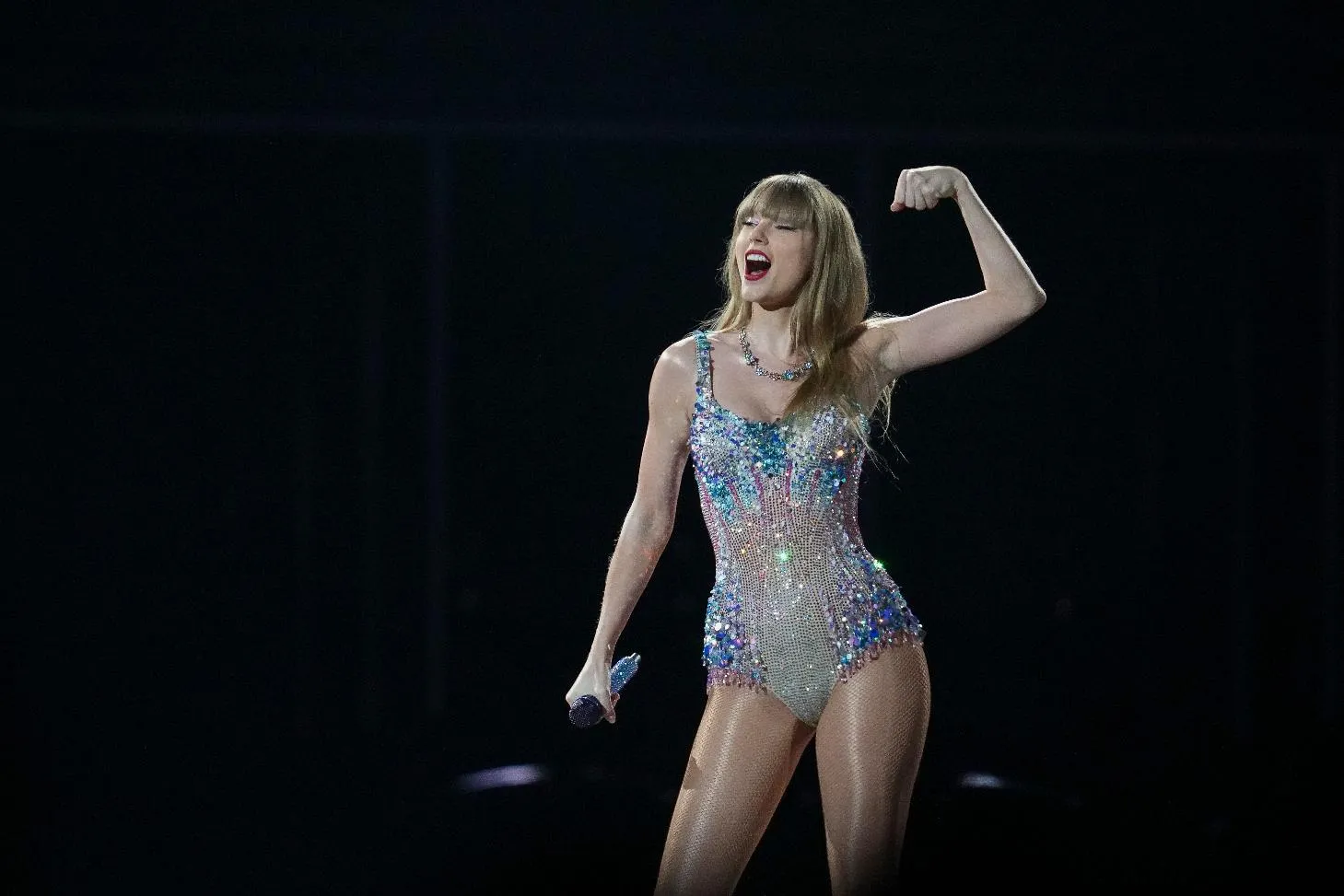 ad65065d52e0415b85f47ead41b8bcc1_main_japan_taylor_swift_concert_00673