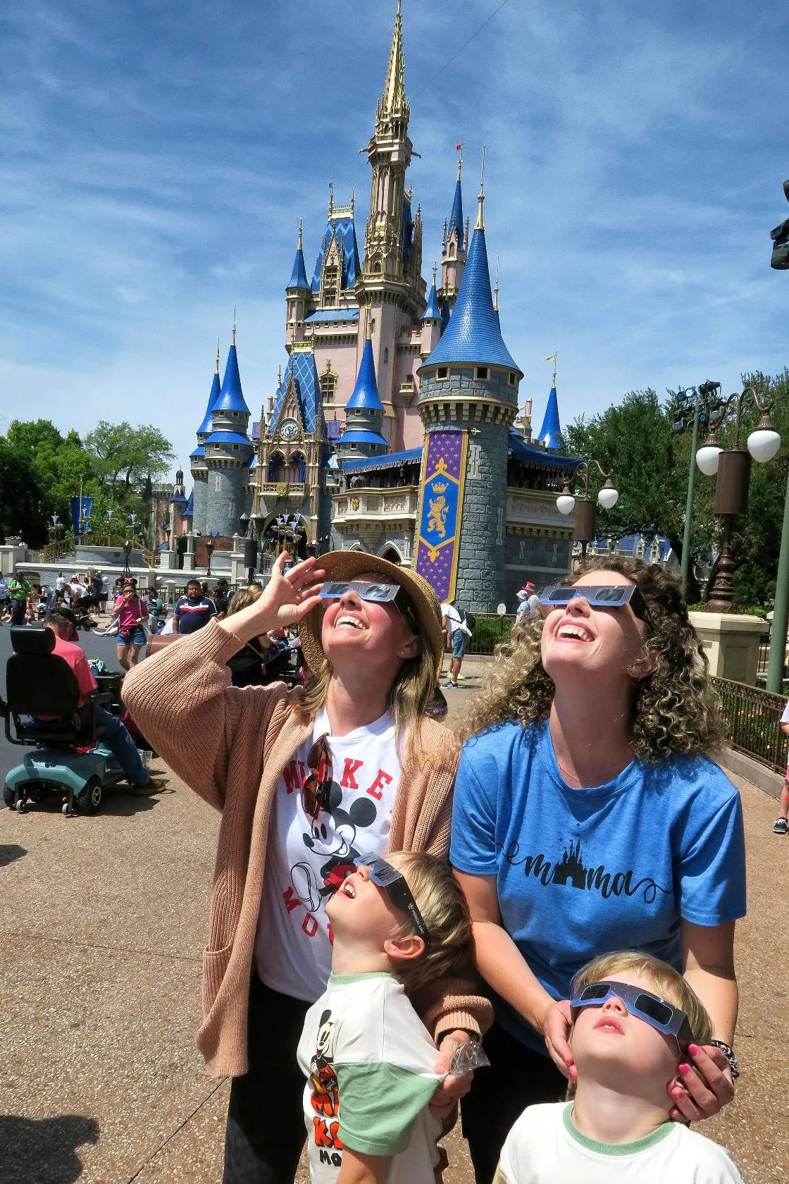 26dc9017aeab4beba21b0ae52610468d_main_total_solar_eclipse_disney_world_47746