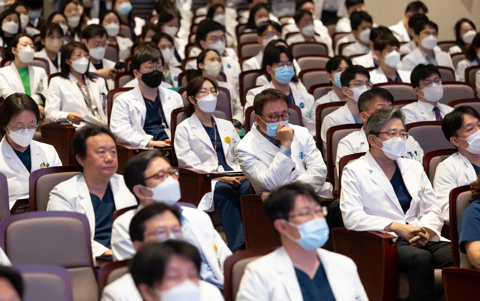 2cf459a7d7734b41a61535796cfb1f20_main_south_korea_doctors_protest_82312
