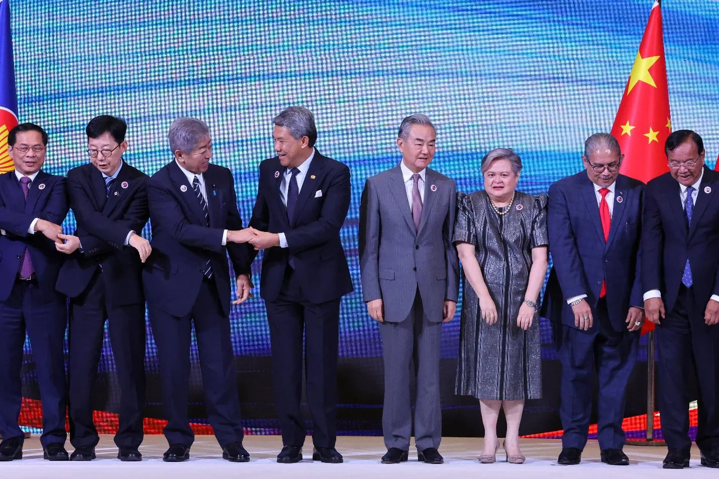 1d7e1b0537954a458e4fb25c46208ed5_main_malaysia_summit_94050