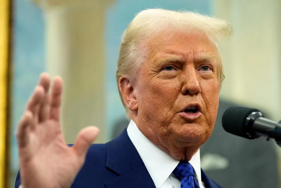 eec634f0da1746a79bb134ba22562f96_main_trump_86000