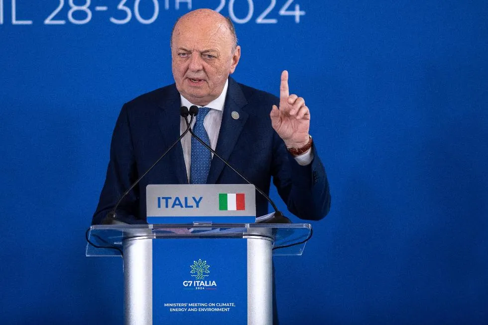 a6b463e4f8824d0186103bb74bb59d8b_main_italy_g7_climate_28259