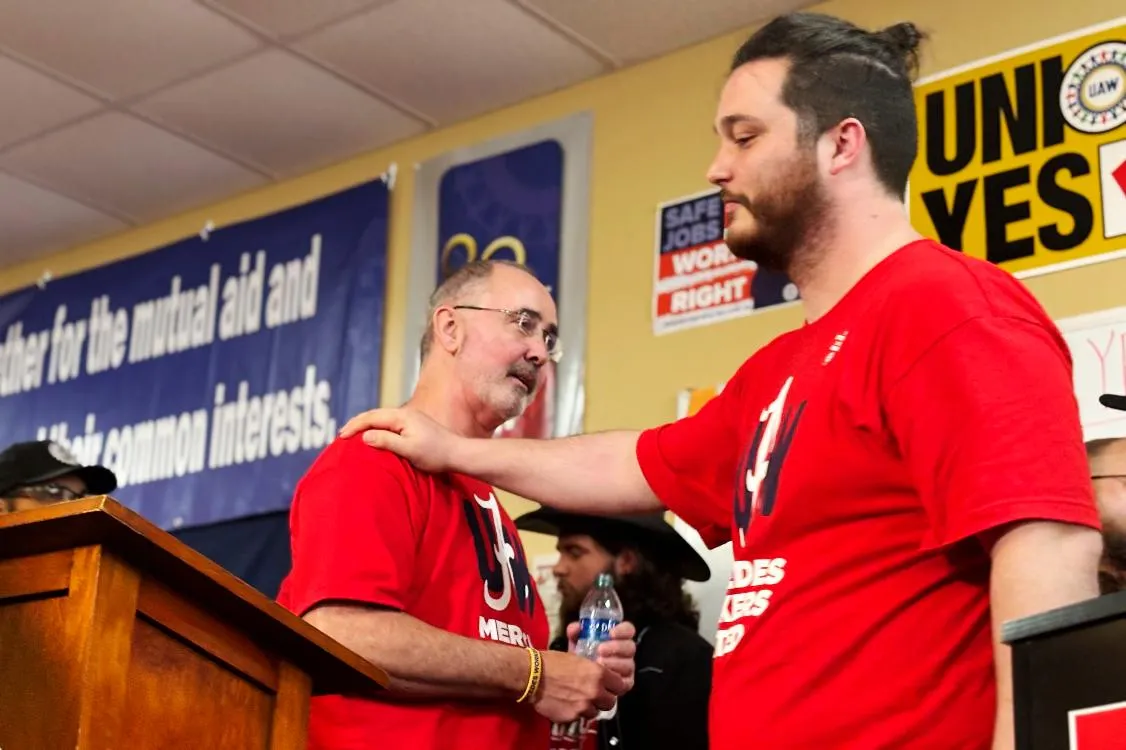 f80fdd8eafb64a7689cc2c285a0a2d5b_main_uaw_mercedes_91932