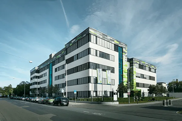 BioNTech-office_db471a8fd3df7623cc3e25d7517788bd_2000