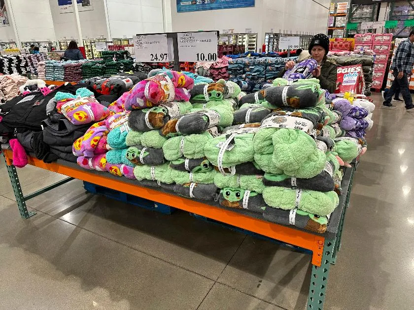 101a3e4923754d77a20587bcaade3248_main_consumer_spending_42780