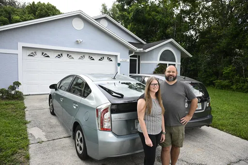 d285933c958943c9b8f90b88e898b8e0_preview_millionaire_boom_64144