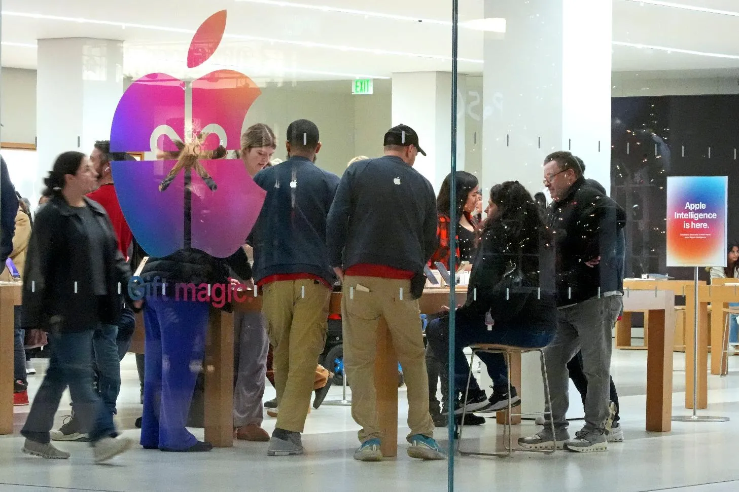 928e4eddd20e4277bb909197c92455d7_main_fortnite-apple_store_50617