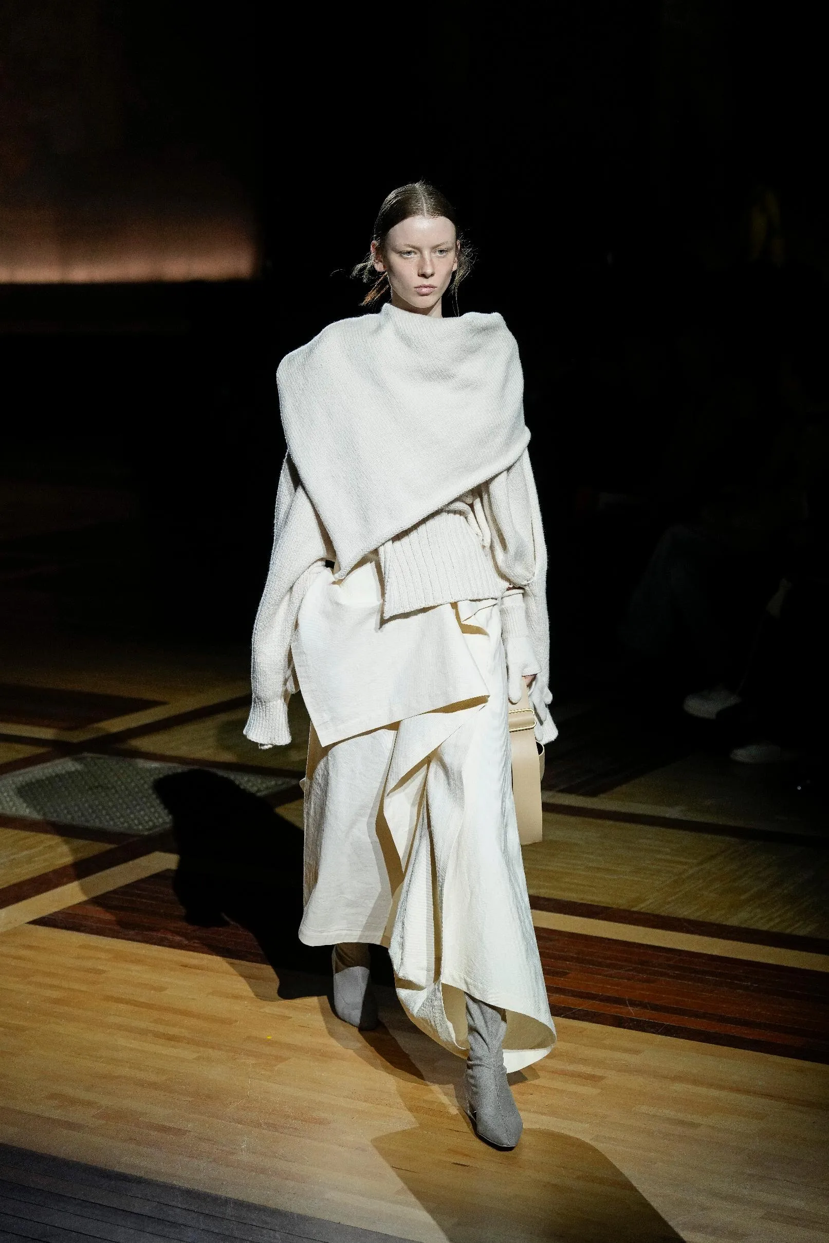 2cc35c1cba37403ba1c8ac5bcb418bec_main_france_fashion_issey_miyake_24_25_80415