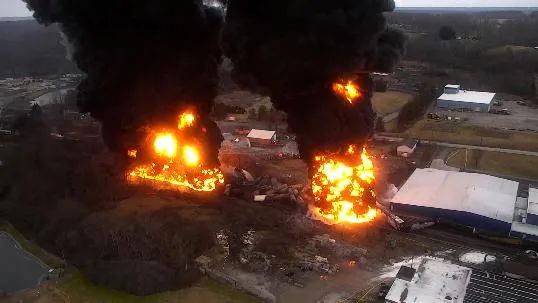 4394ca60520e48f9889950991ae06269_main_train_derailment_ohio_14767
