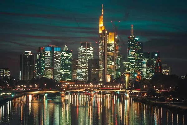 frankfurt-skyline_304bce265f1063f664cda2b39ad8702b_2000