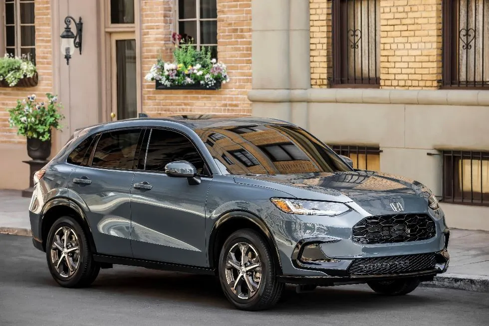 bea2edc89465424393f5424fb446c86f_main_behind_the_wheel_chevy_trax_vs_honda_hr-v_74863