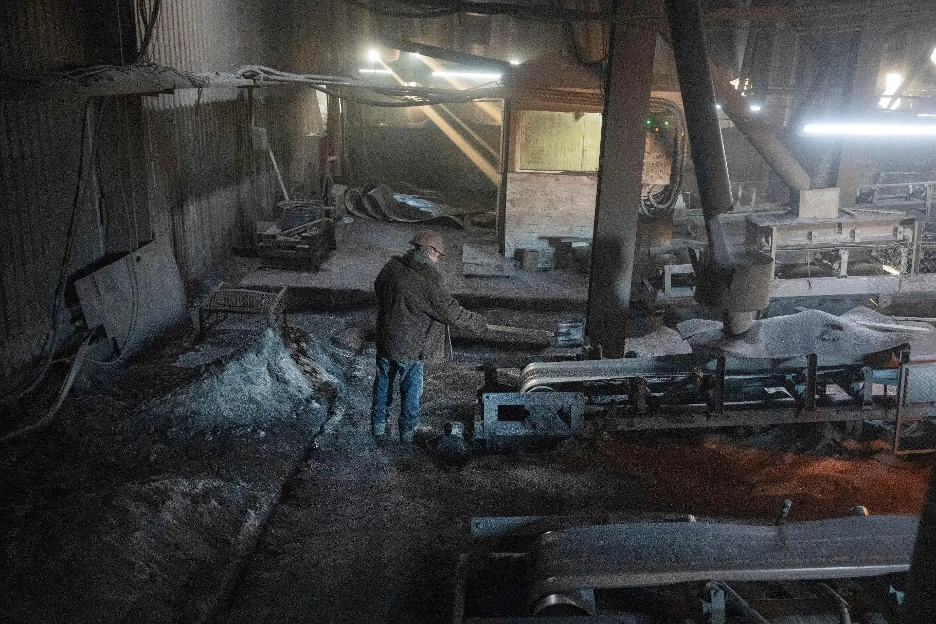 be11cac3b6134d2c8c5b5ffadf5ed663_main_russia_ukraine_war_mining_titanium_55724