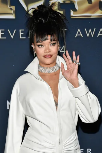 5abb854defbb43b6aaef0c488fcc7bb3_preview_philanthropy-rihanna-foundation_36148