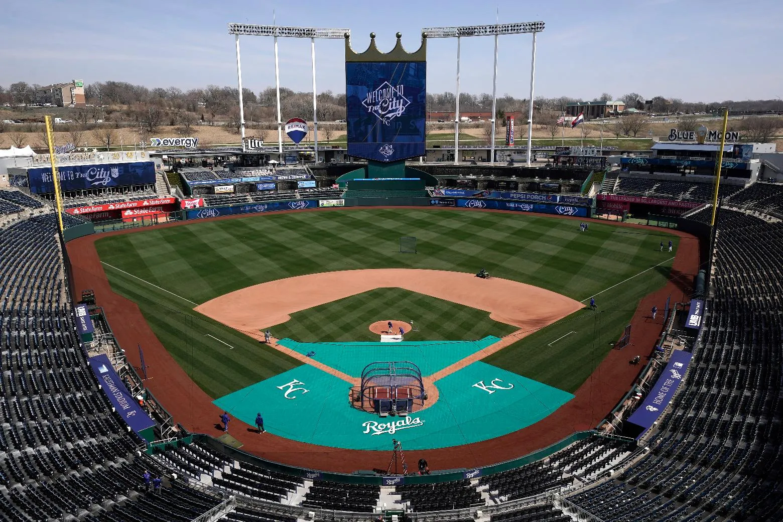 f78fbb5a4543498fa9583ae7244926fb_main_royals_stadium_baseball_07852