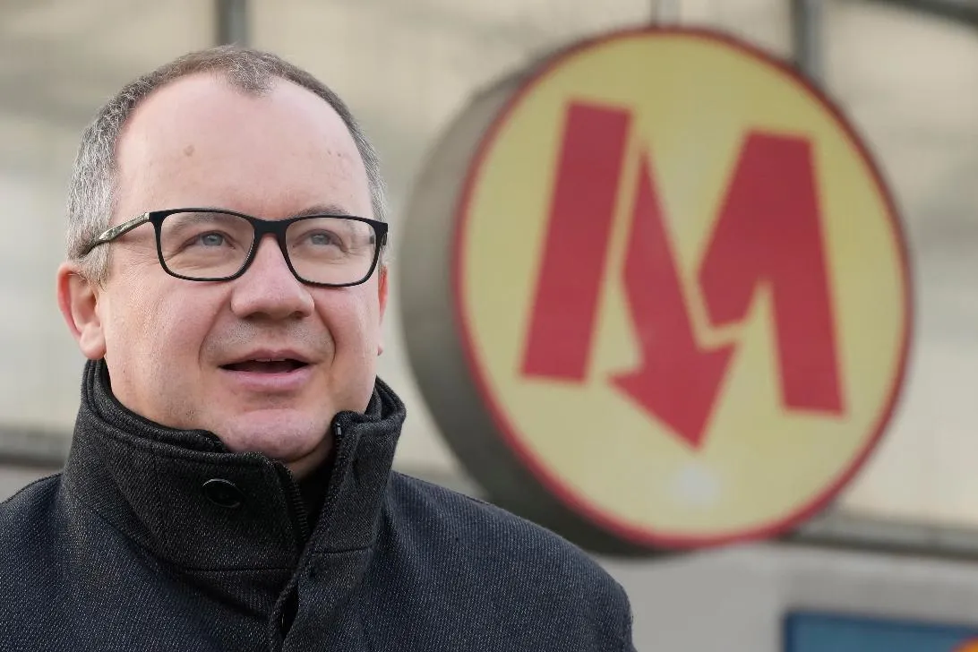 af7468ac1a214f90a7e3bbe7fd978c24_main_poland_spyware_78452