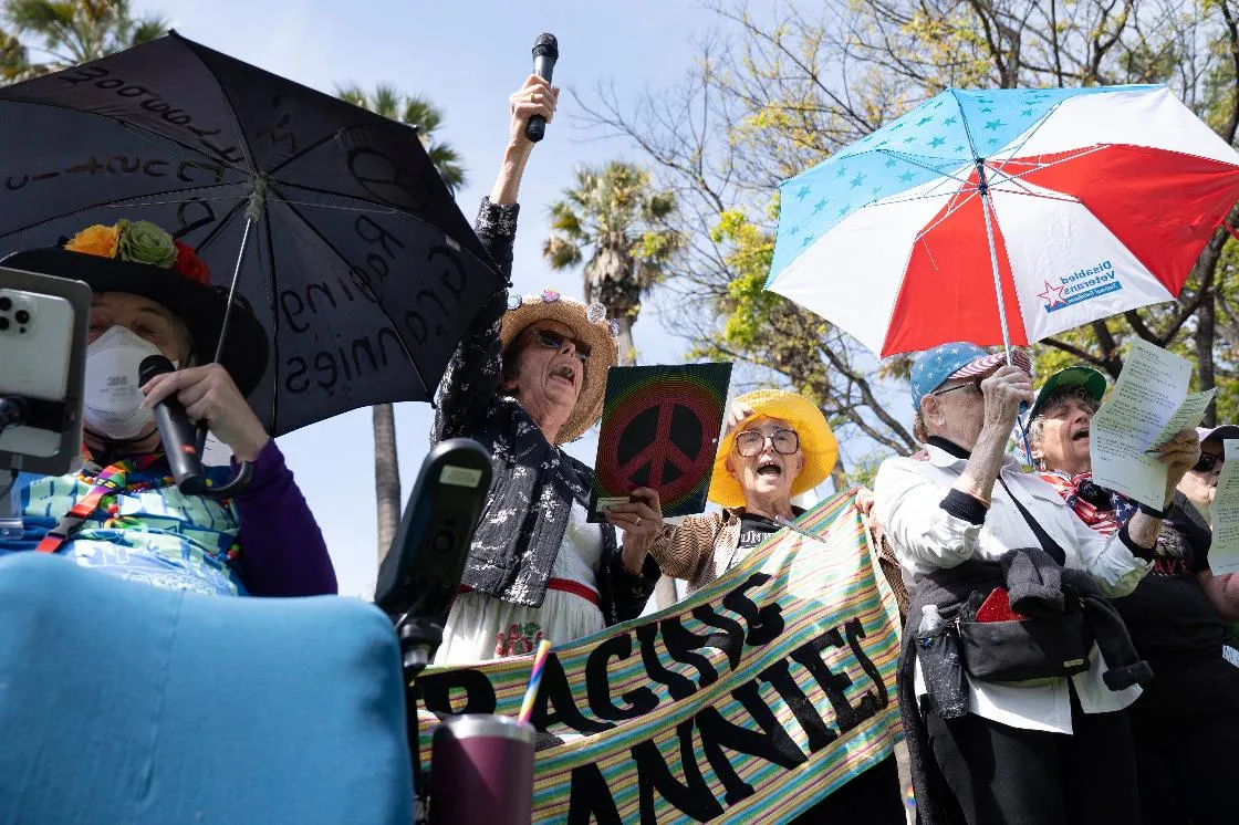 c7e03e02999742f7b2b3e69b3f692a86_main_trump_protests_78773