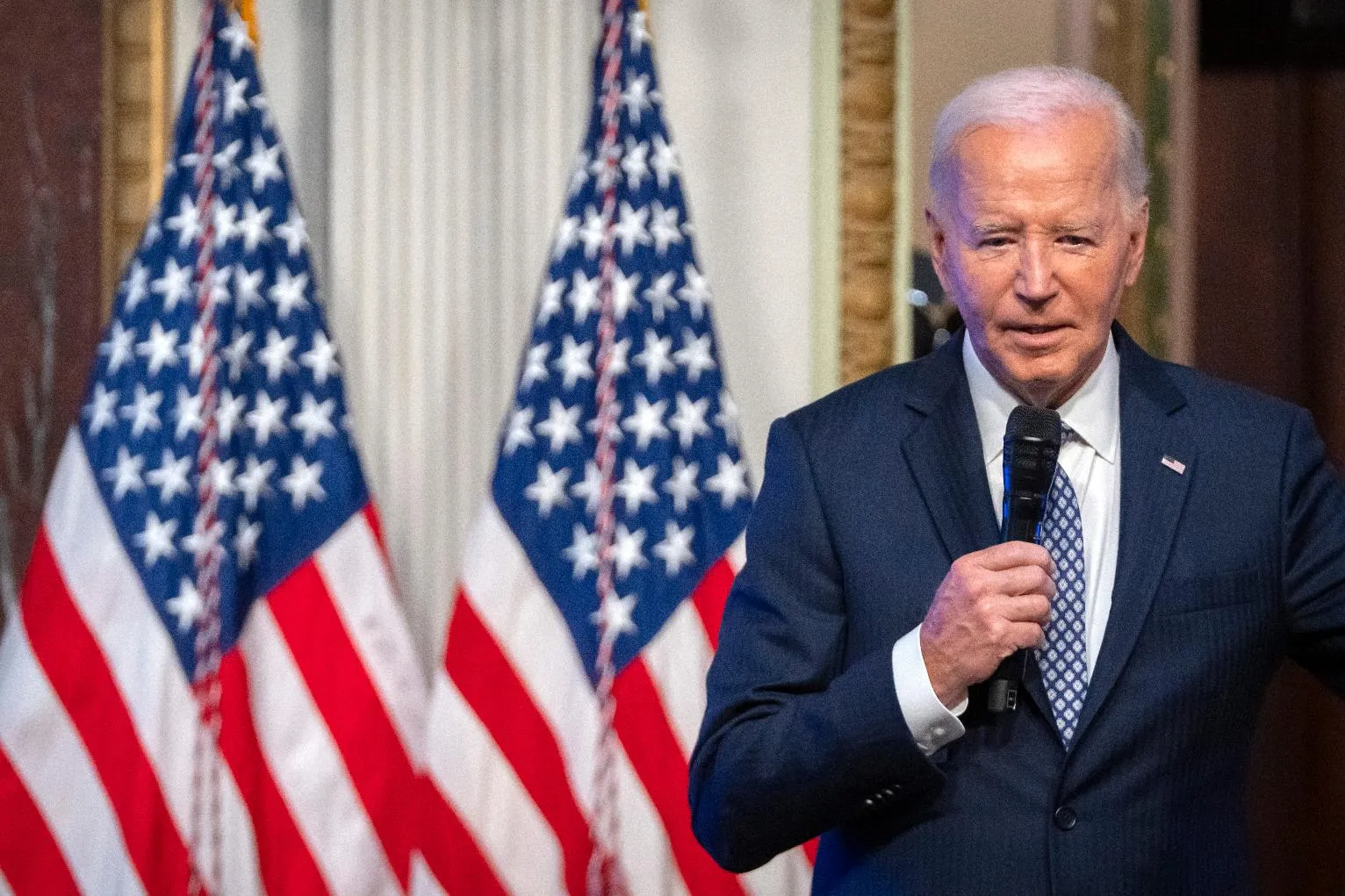 47680bdc13ab4bb6b6493f37ca51ac1b_main_biden_44301