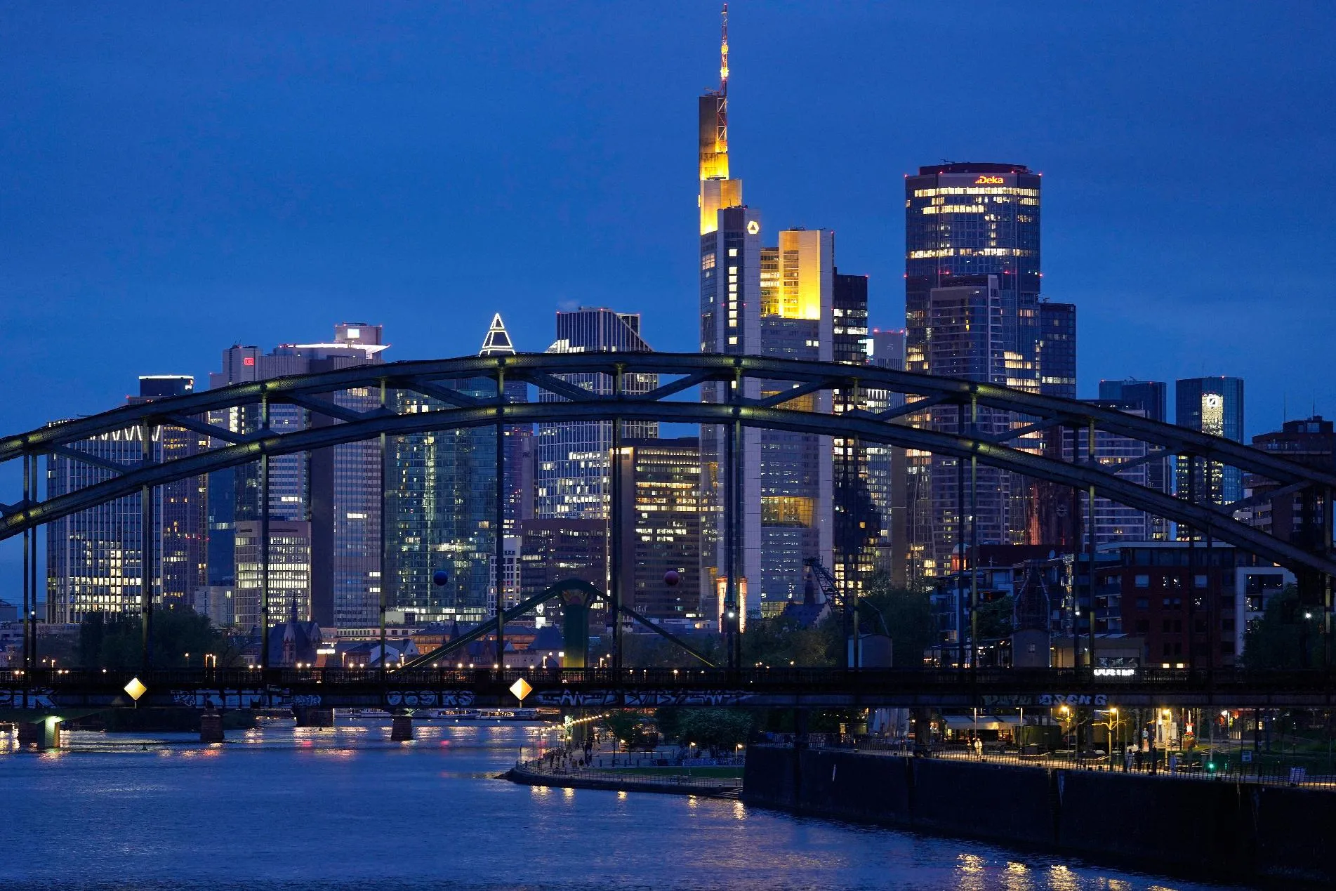 2bf2bc35ab2e41fb82efbecb5a950540_main_aptopix_germany_trump_tariffs_87283