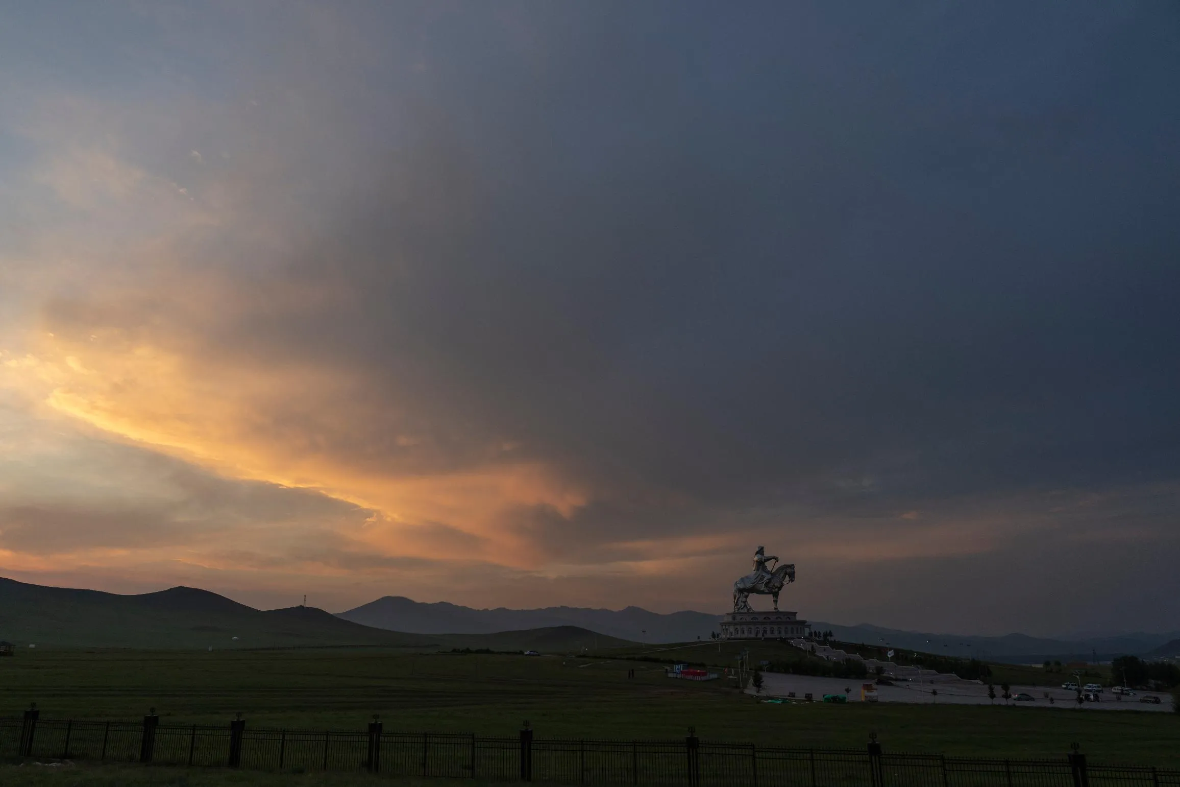 df0482716079496e95731a060a6a42a0_main_mongolia_tourism_56152