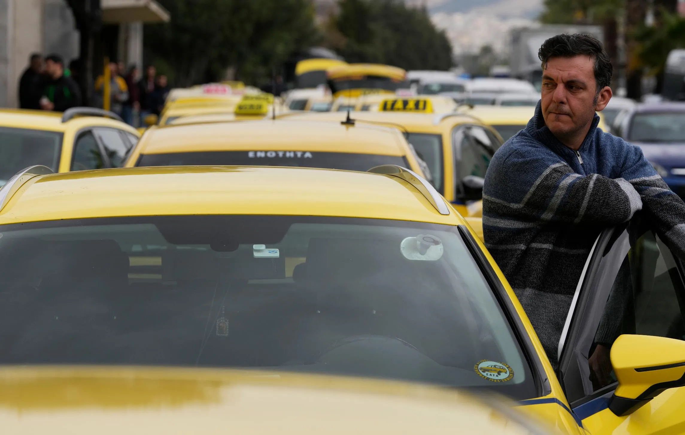 5e1b6d4e01f040829e36910b40ce8f4f_main_greece_taxi_protest_58240