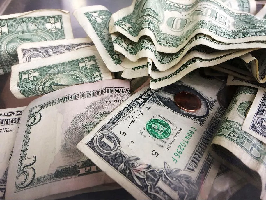 d830fa092c7944d0b9cb19fbeb48c3be_main_trump_harris_tax_on_tips_64409