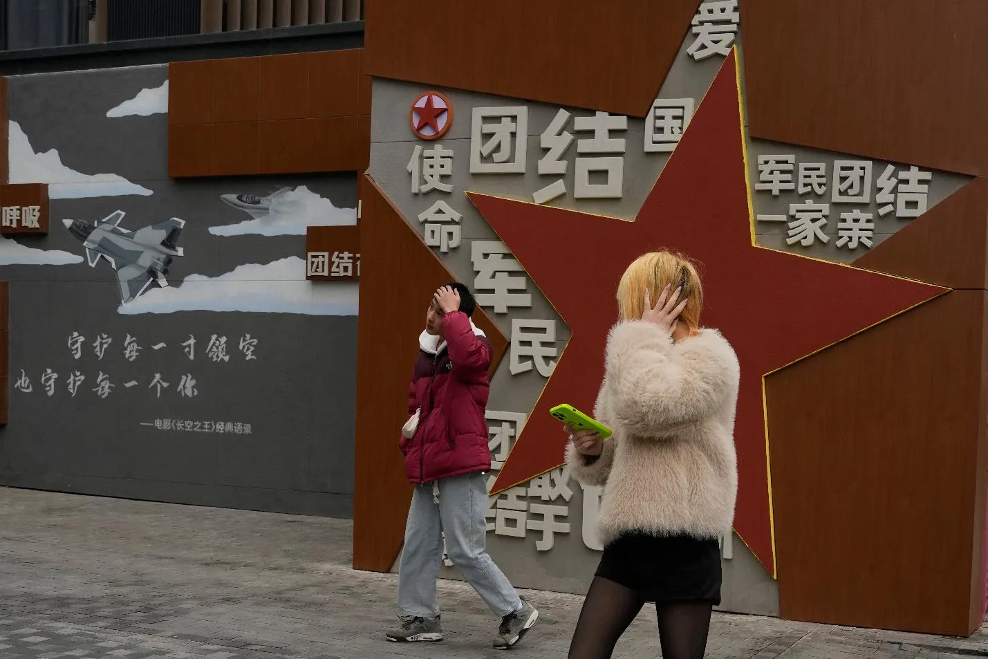 2a37cd2984cd45beb5a90bc79e1c907f_main_china_youth_unemployment_13119