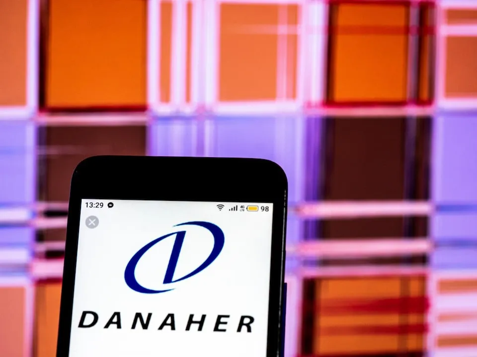 danaher-dhr-stock-min