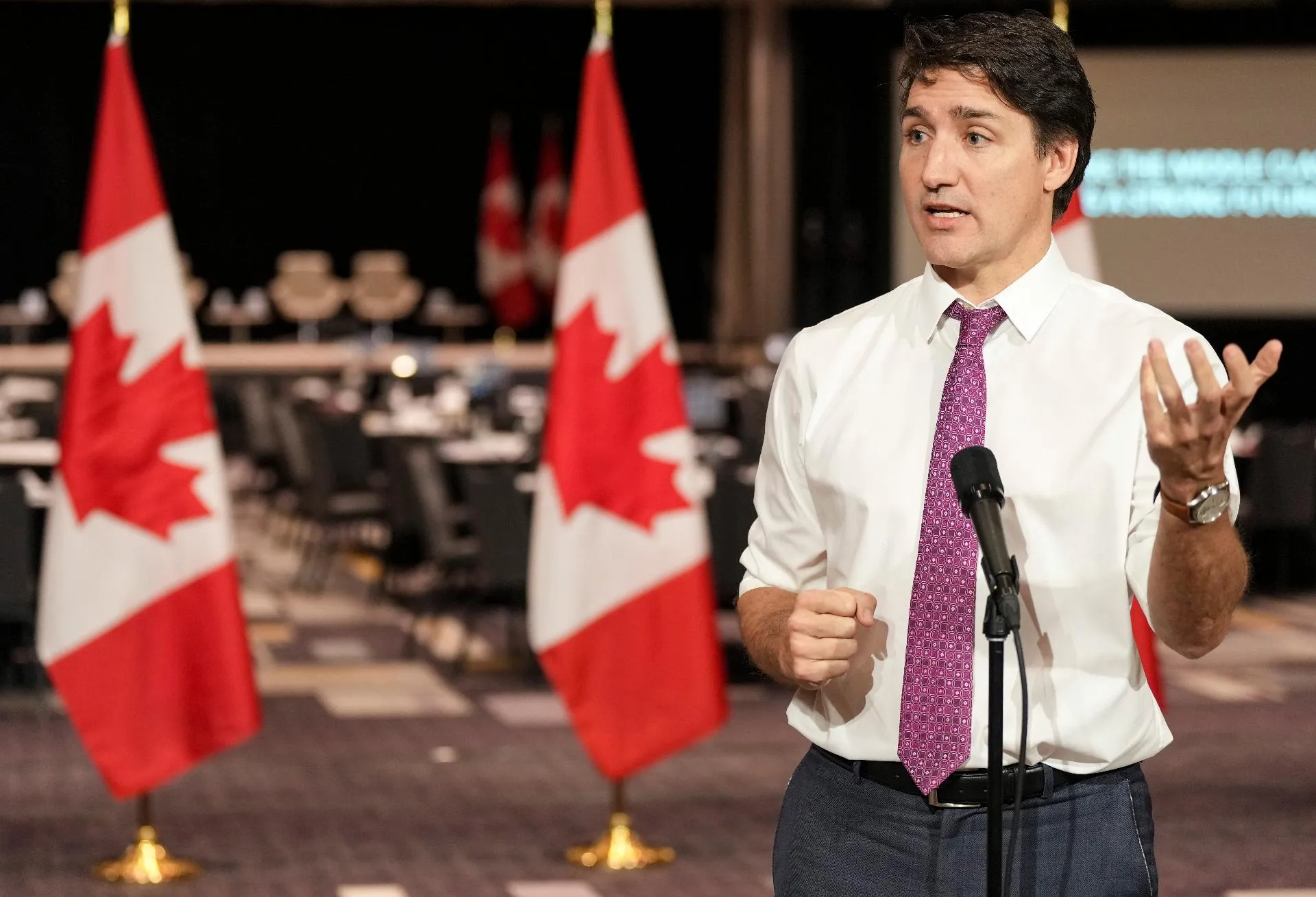 6152a457d27e40479b3333e99f032810_main_canada_us_trump_68064